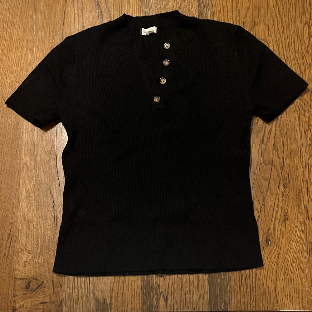 # 31- Garage Black Ribbed Short Sleeve Top